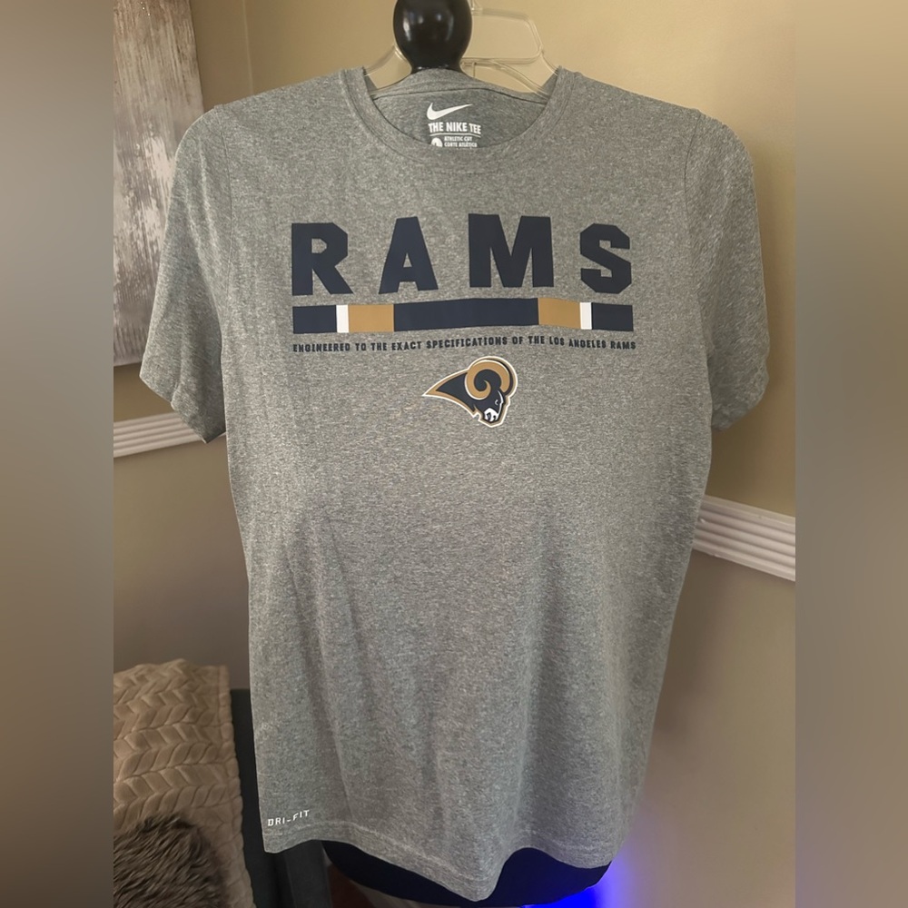 Los Angeles Rams Nike NFL shirt in good condition size Large
